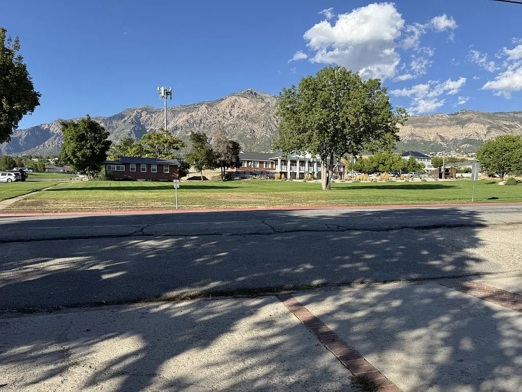 525 W Elberta Dr — Photo 3