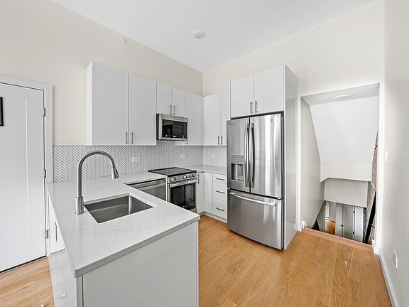 4th image of 950 Saint Nicholas Ave #1