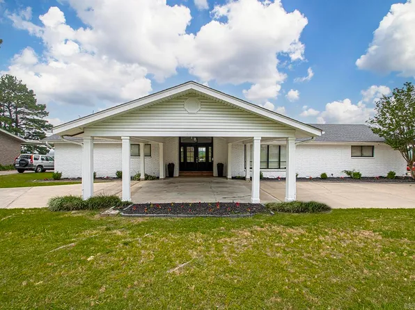 800 Cherry Hill Dr, N Little Rock, AR 72116