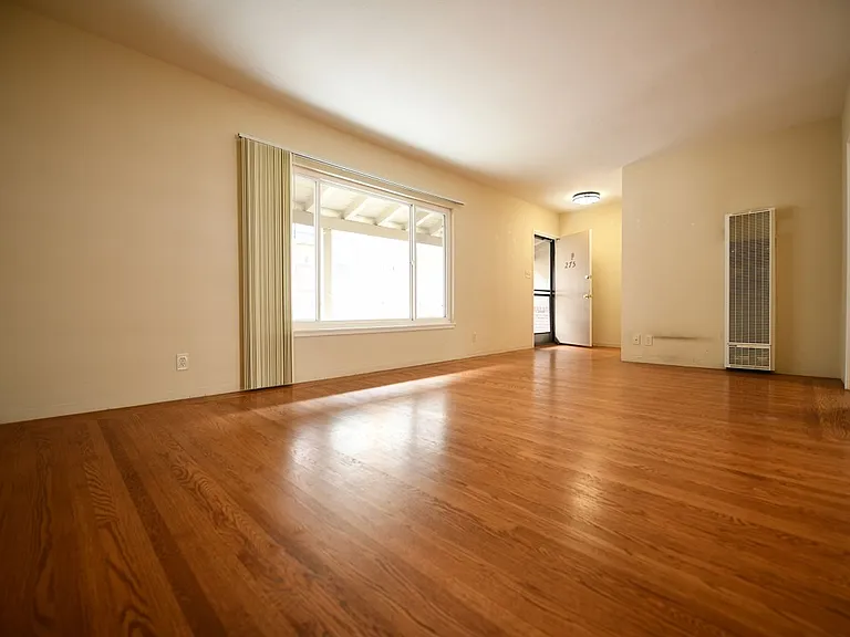 275 Macarthur Blvd — Photo 4