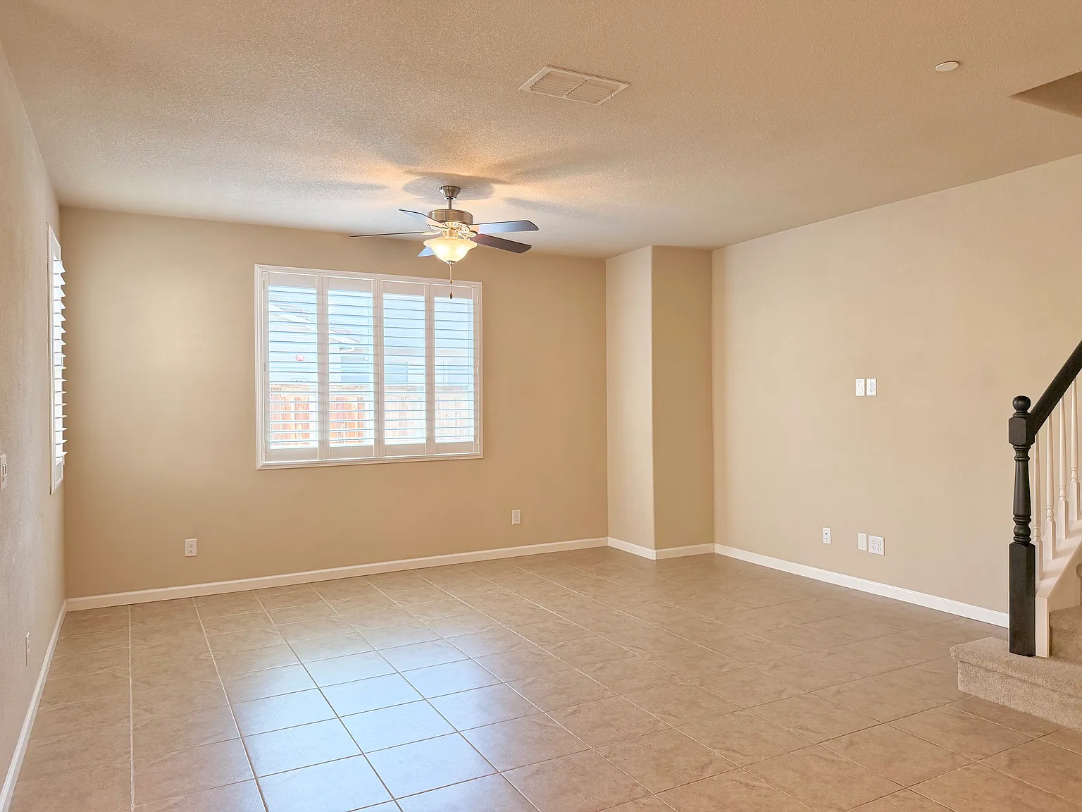 4 bed, 3.5 bath, 2433 sqft, $2,900 — Photo 4