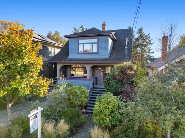1271 McKenzie St, Victoria, BC V8V 2W6