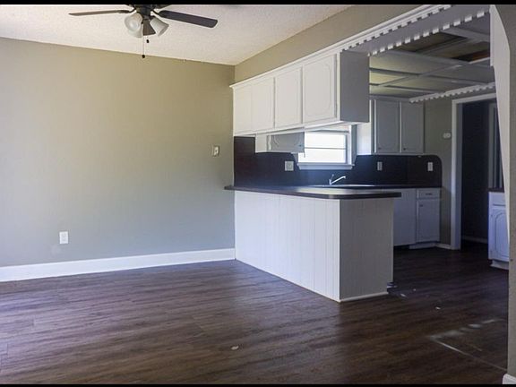 3rd image of 8112 Westwood Cir