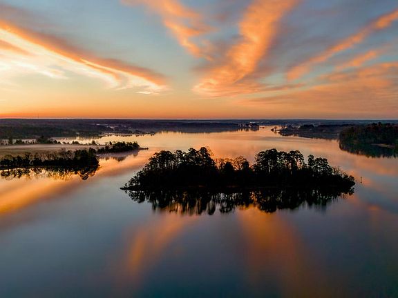 3rd image of 46369 Hattons Rest Ln