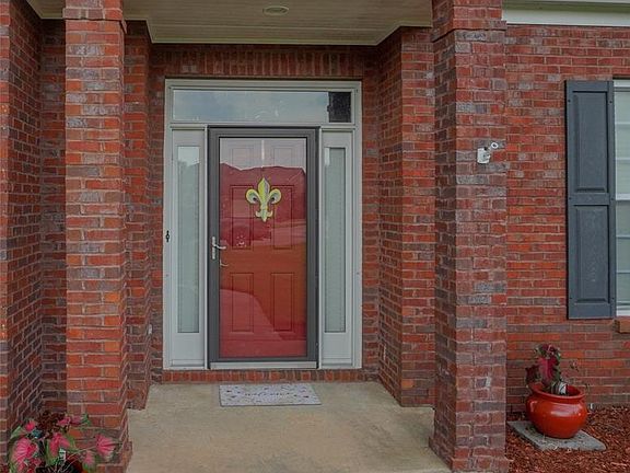 3rd image of 3307 Crestwood Ln