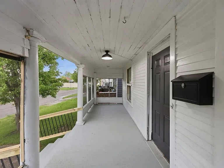 4029 Kingsbury Ave — Photo 1
