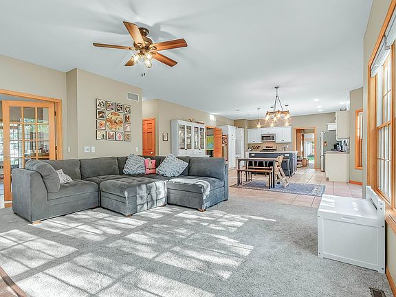 4th image of 7201 Countrywood Ln