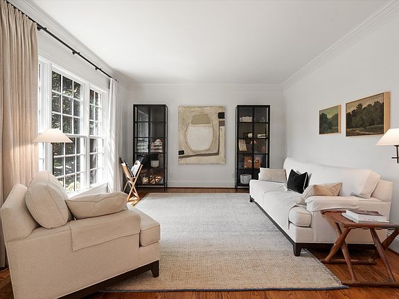 5th image of 624 Burghley Ln