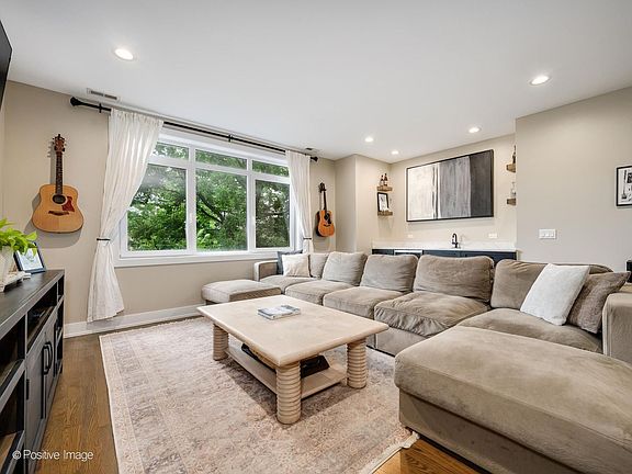 5th image of 3217 N Troy St #2S