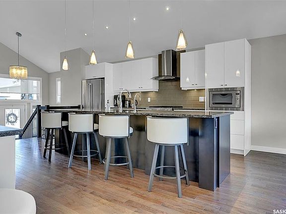 3rd image of 3921 Sandhill Cres