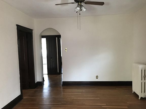 3rd image of 5067 Winona Ave #2F