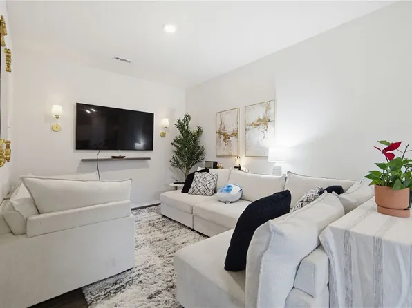 304 NW 67th Ave, Bentonville, AR 72713