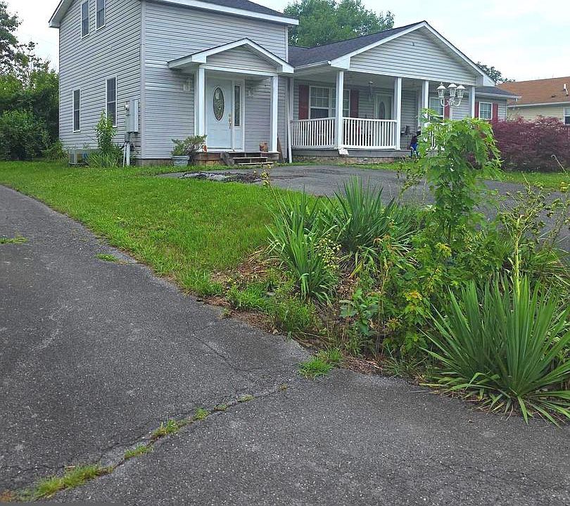 1st image of 102 Geneva Pl