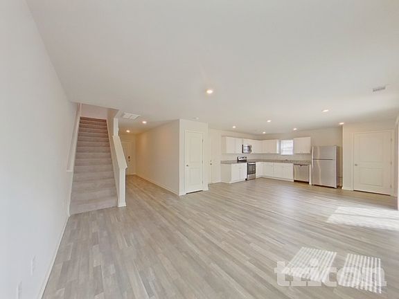 3rd image of 507 Dayspring Dr