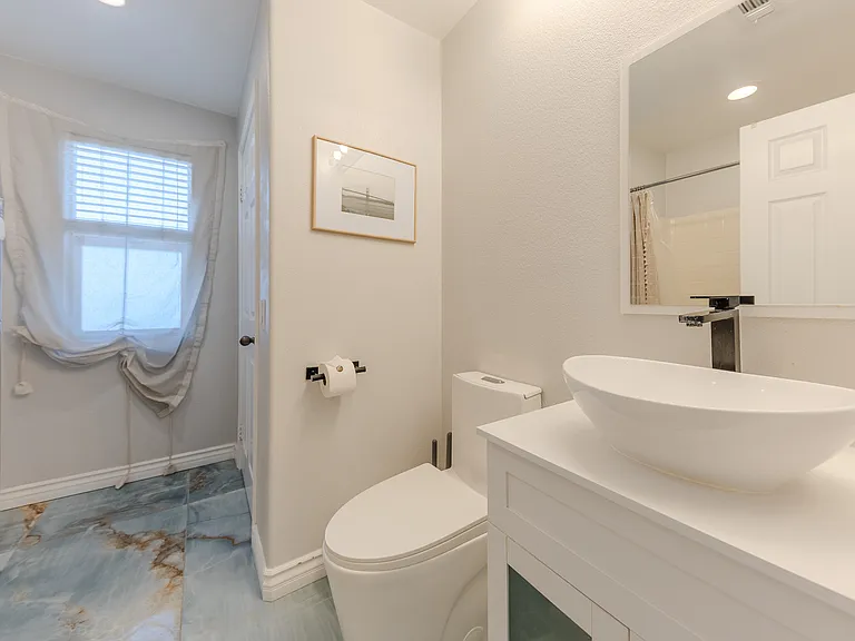 628 E Walnut St — Photo 35