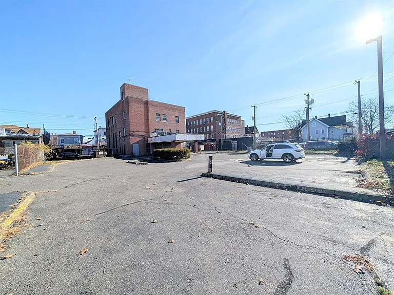 1071 E Main St #1 — Photo 37