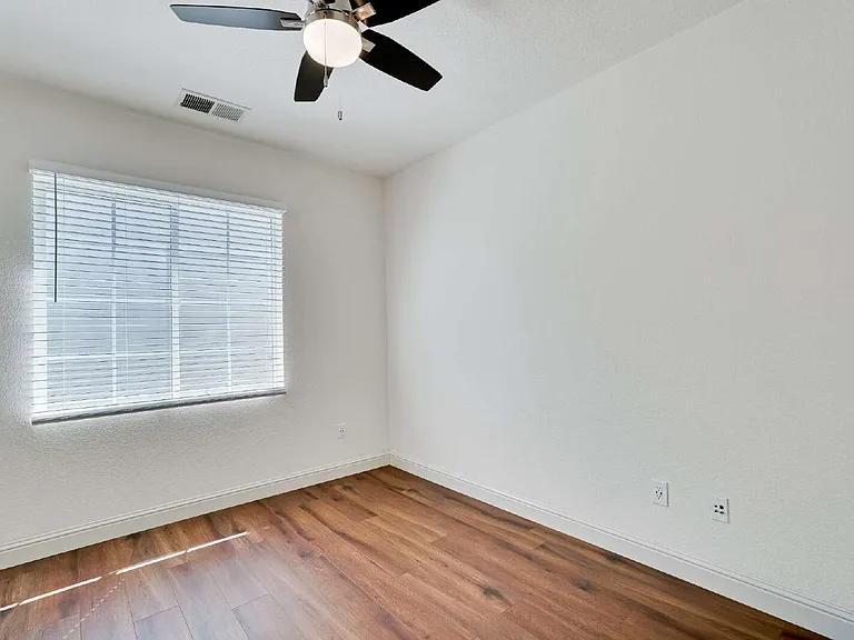 675 W Esplanade Dr — Photo 22