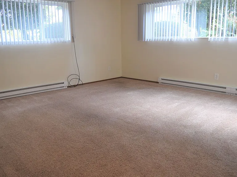 Sanders Apartments — Photo 4