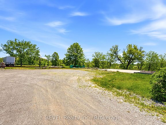 2nd image of 1373 Chippawa Creek Rd