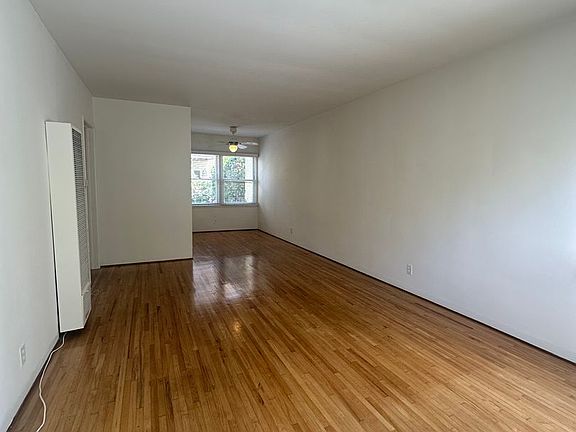 2nd image of 945 14th St #D
