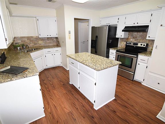 5th image of 1008 NW 75th St