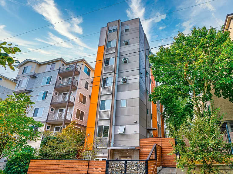 Soleil Apartments — Photo 21