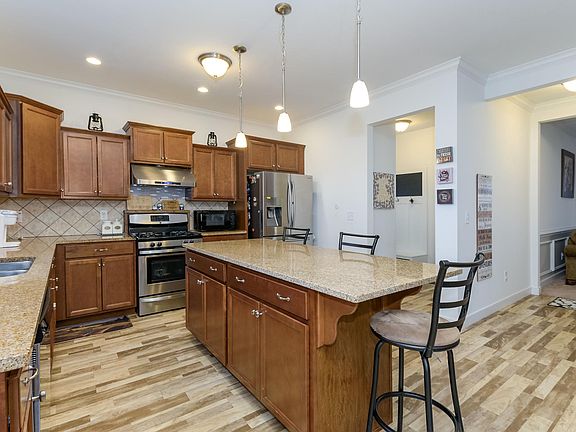 4th image of 7088 Annandale Dr