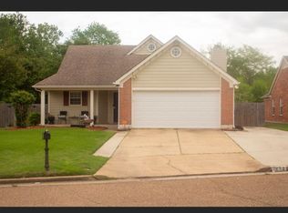 7834 Lake Cross Dr E, Memphis, TN 38125