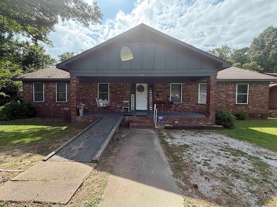 1st image of 216 E Elizabeth Ann St