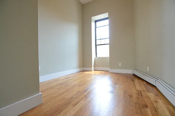 Rented by Miron Realty Group | media 32