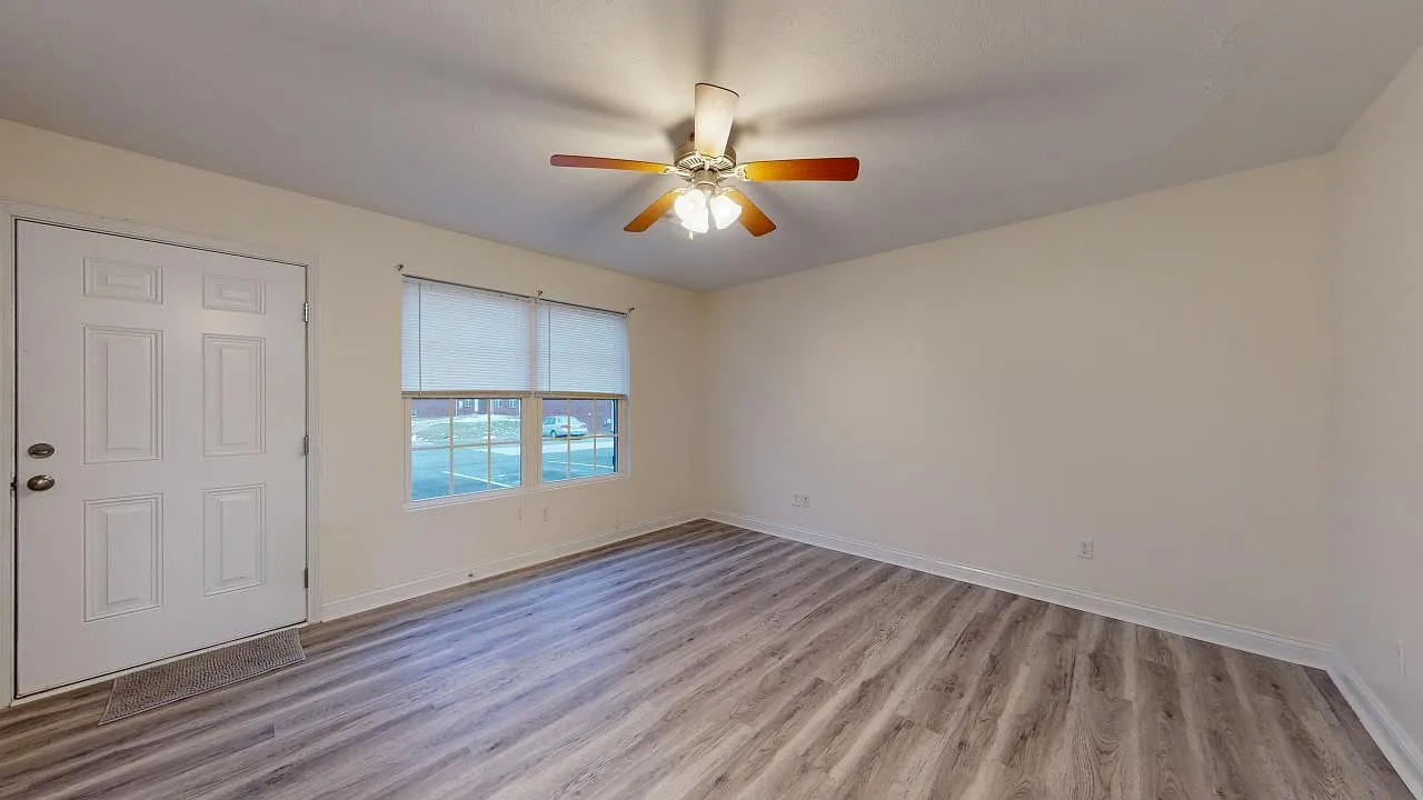 Rose Garden Apartments — Photo 2