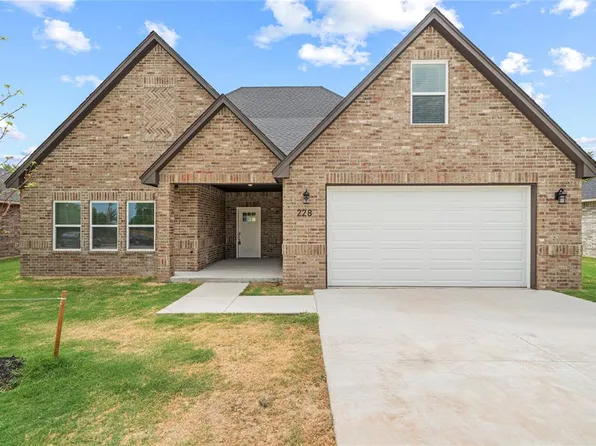 228 E Abbot Ln, Mustang, OK 73064
