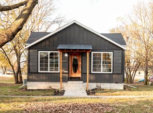 209 W Filmore St, Winterset, IA 50273