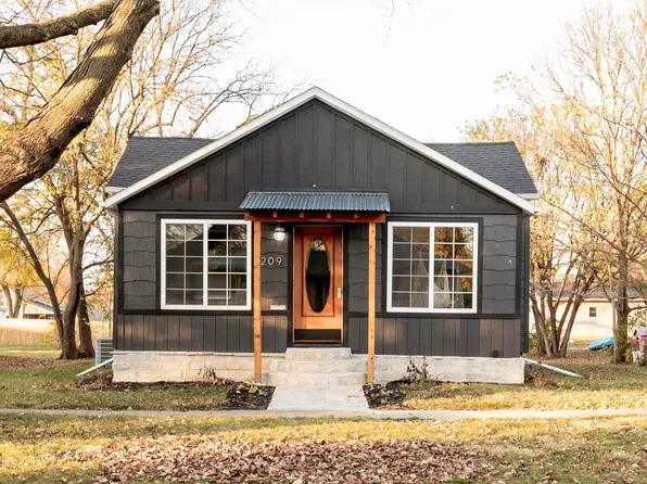 209 W Filmore St, Winterset, IA 50273