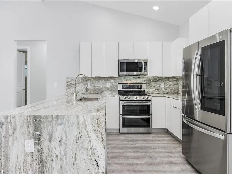 2601 Diplomat Pkwy W — Photo 5