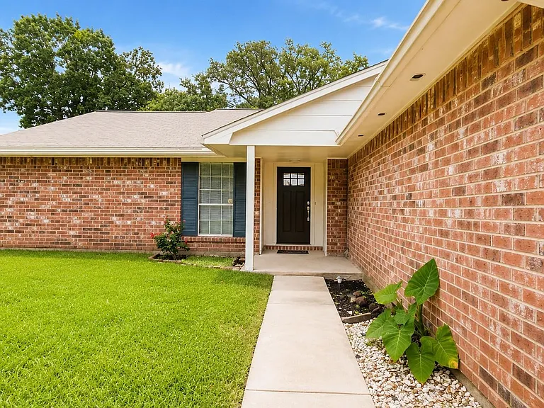 22131 Pearl Lake Dr — Photo 2