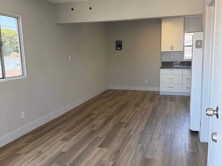 7830 S Western Ave — Photo 13