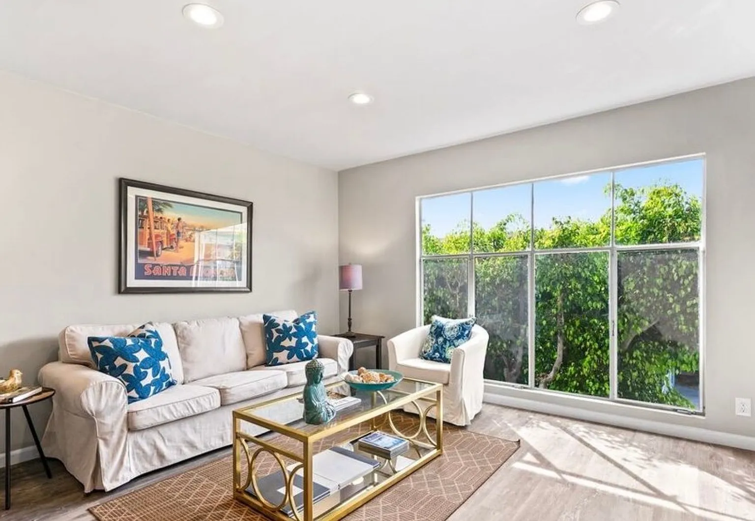 Upper 2BD Santa Monica Retreat with Pool, Parking & Gated Access — Photo 4