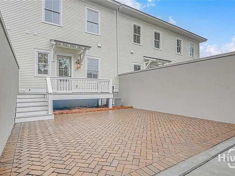 310 W 38th St — Photo 21