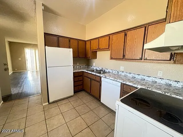 Building Photo - 2802 E Monte Cristo Ave #102