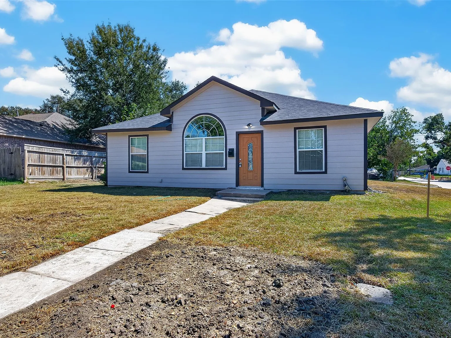 4 bed, 2.5 bath, 2108 sqft, $1,895 — Photo 4