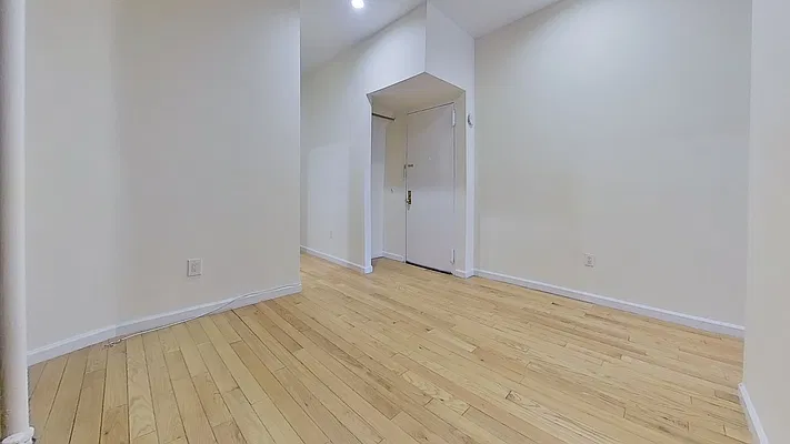 Rented by TOUR LLC | media 7