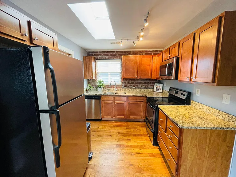 562 Formwalt St SW #2 — Photo 5