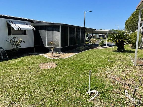 4th image of 521 Hawkins Cir