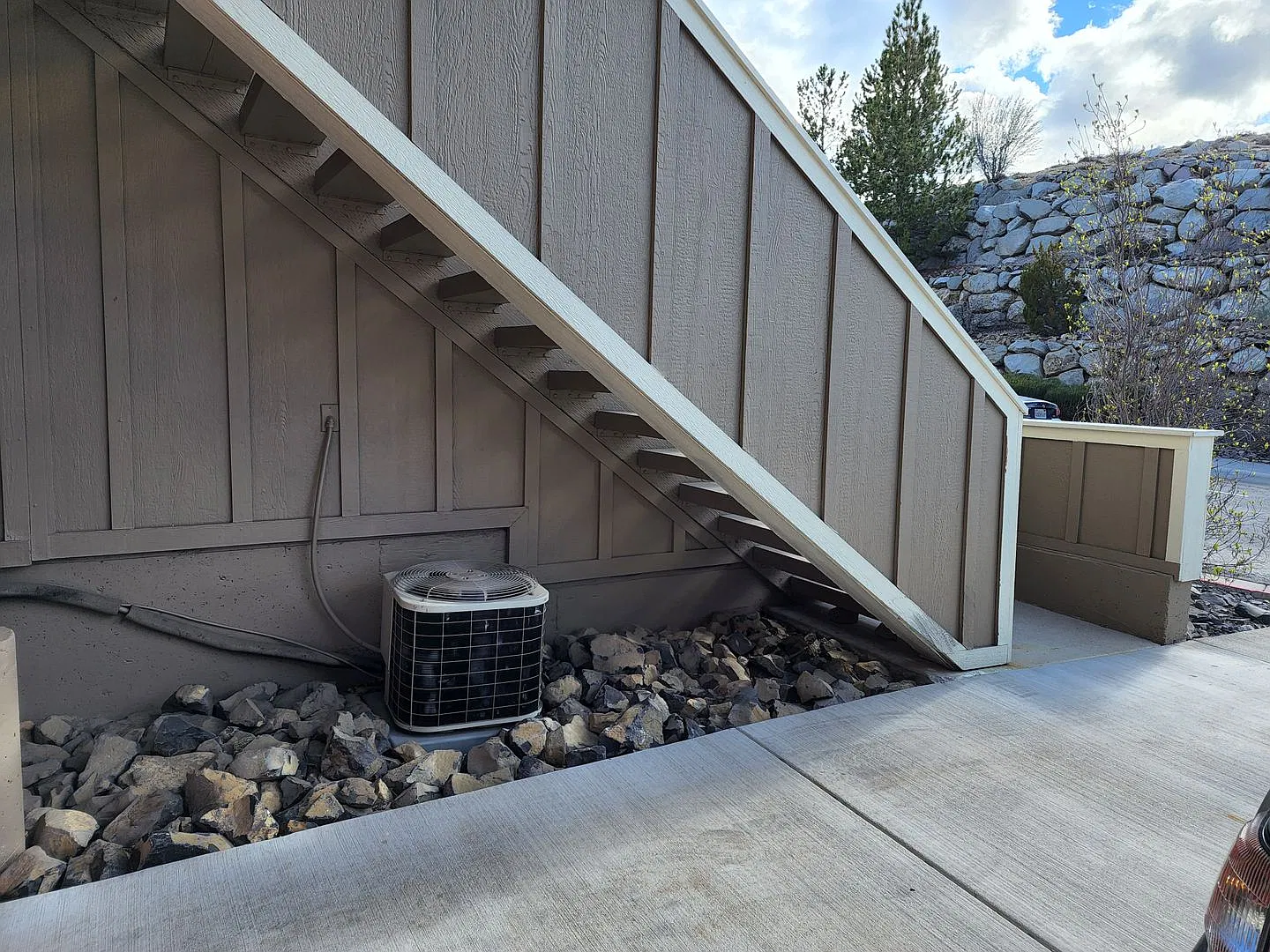 Tri Level Townhome in N. Reno beautiful mountain views! — Photo 2