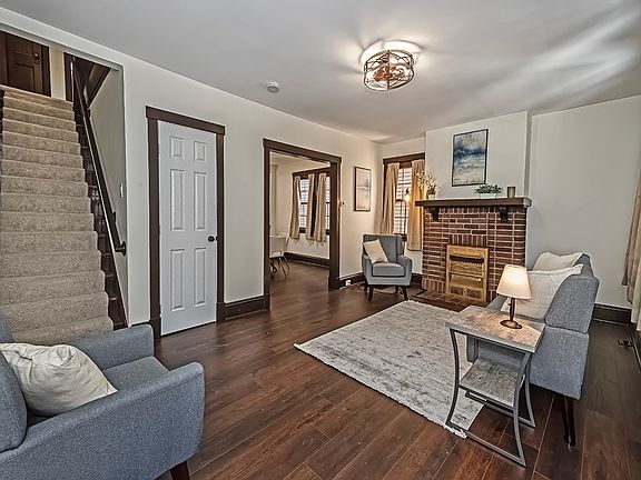 3rd image of 5519 Howe St