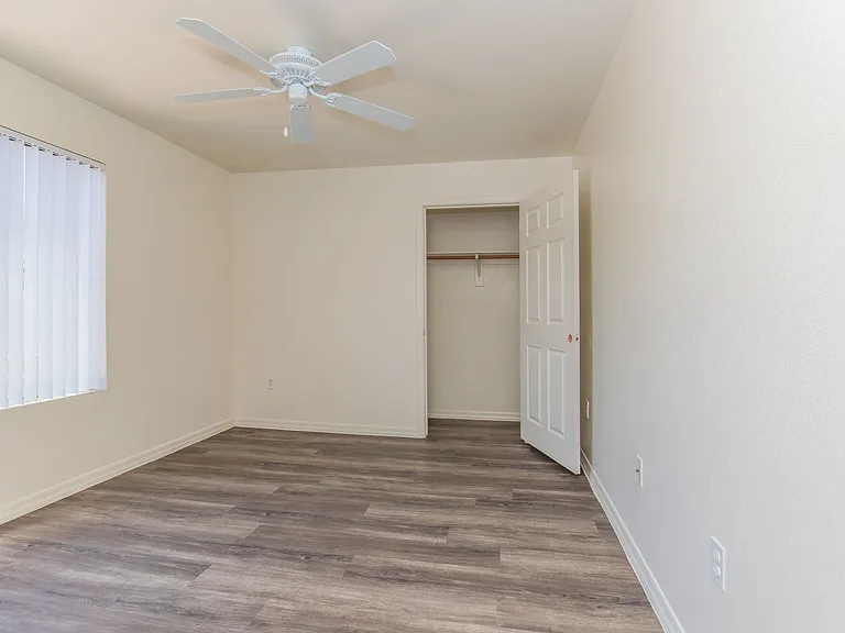 Indigo Pointe Apartments — Photo 40