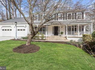 1566 Harpers Cove Ln, Reston, VA 20194