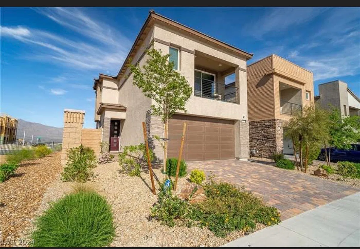 3 bed, 1570 sqft, $2,450 — Photo 1