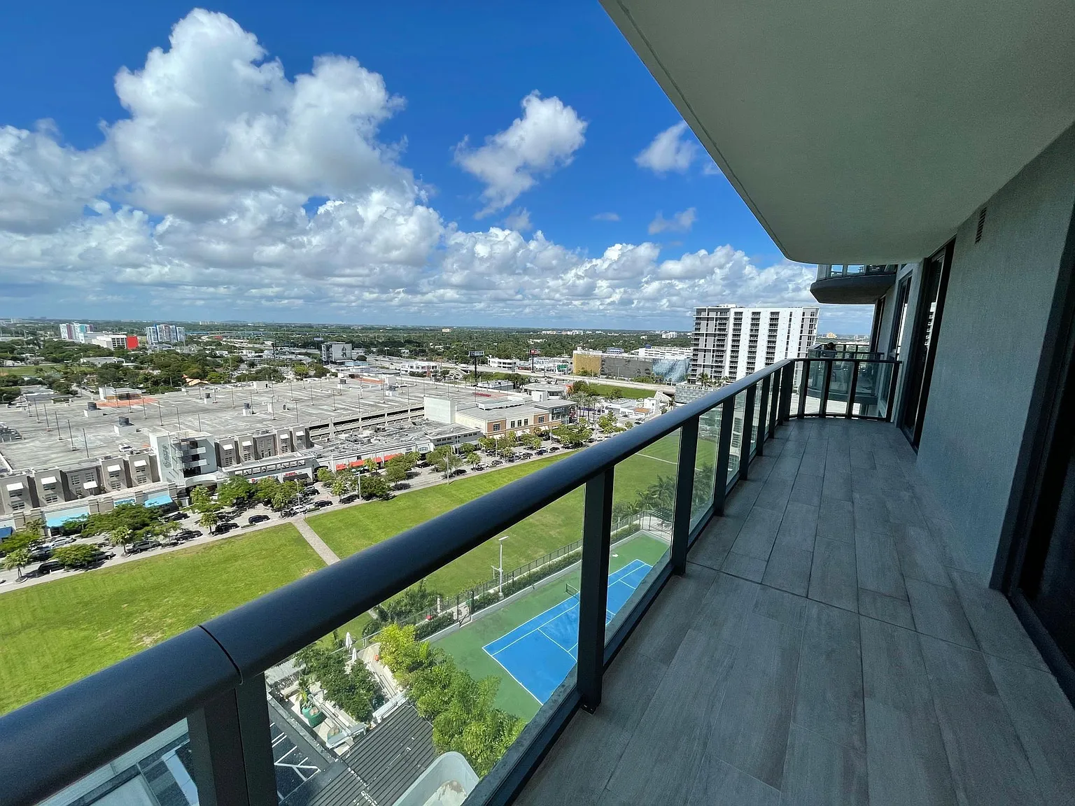 2 bed, 1000 sqft, $4,500 — Photo 1